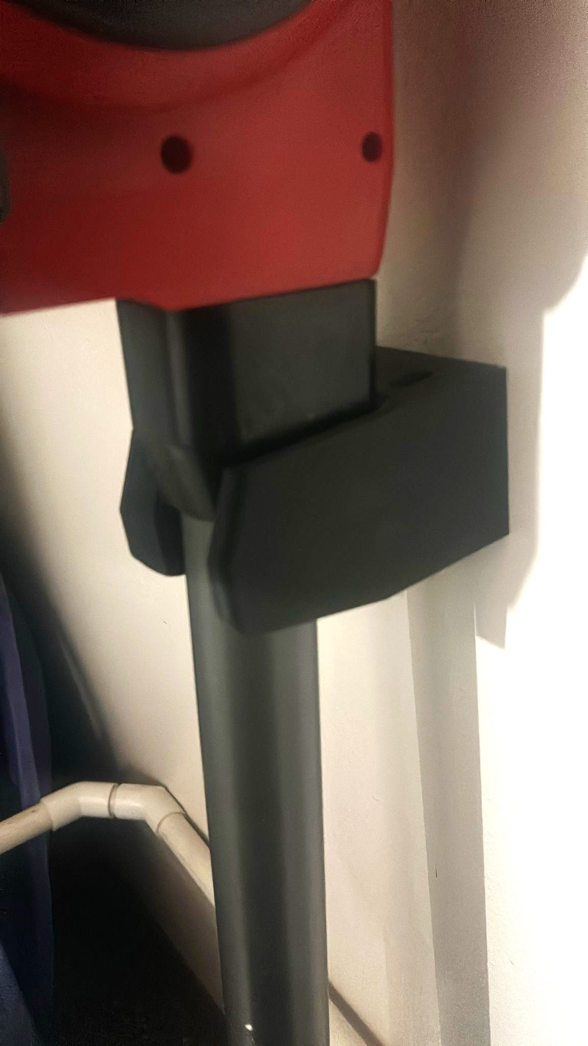 Milwaukee M18 Vacuum Mount – Wall Bracket for Secure Storage of Cordless Vacuum
