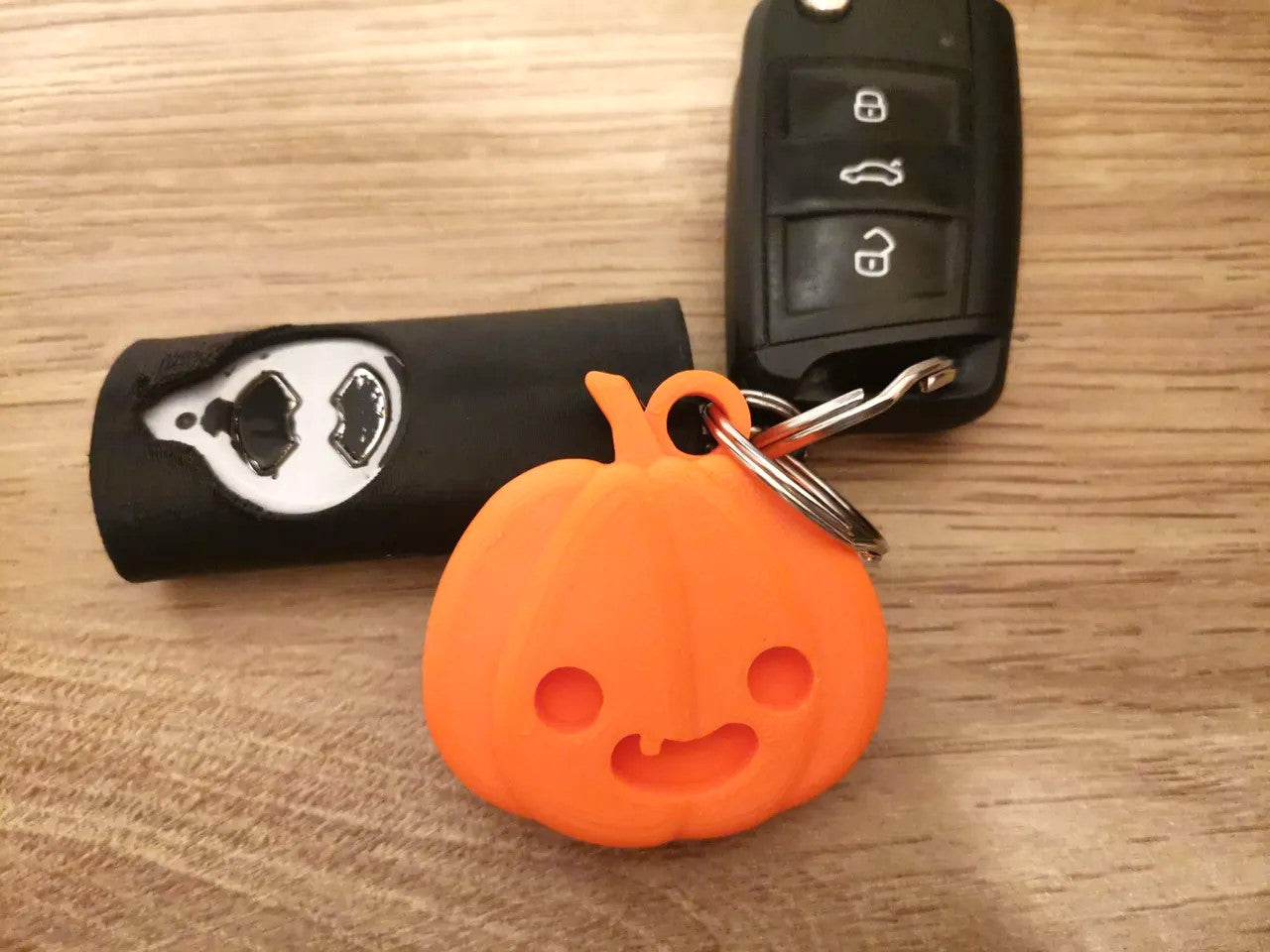 Cute Halloween Pumpkin Keychain - Jack O' Lantern Keychain for Friends