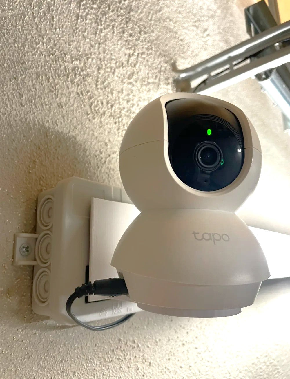 TP-Link Tapo C200 / C210 Camera Flat Mount – Stable Plastic Base for Wall