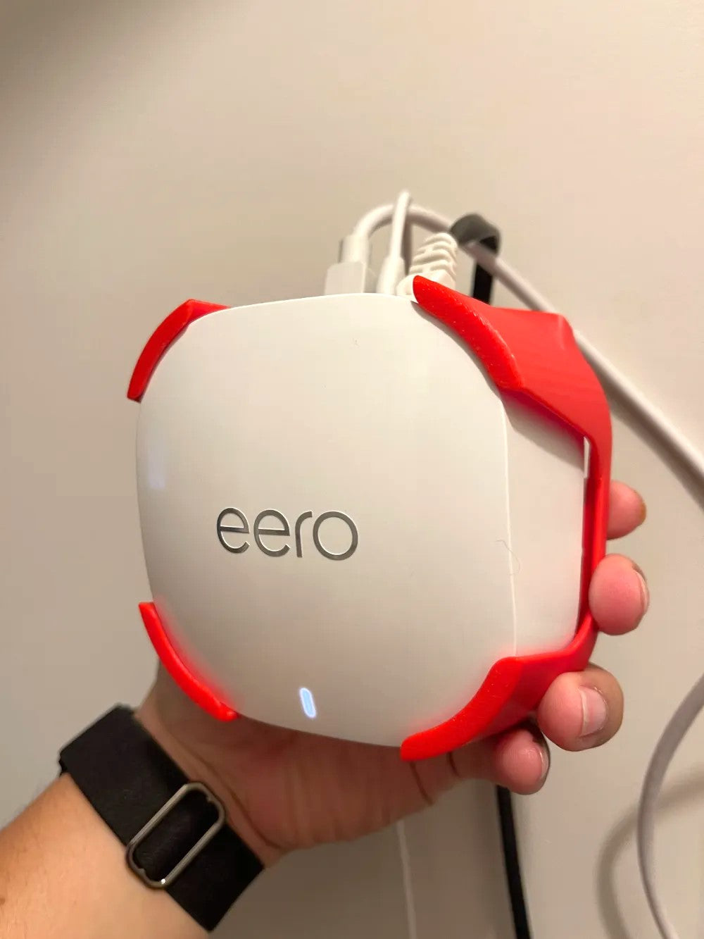 Eero 6+ Wall Mount – Sturdy Plastic Bracket for a Clean and Space-Saving Mount
