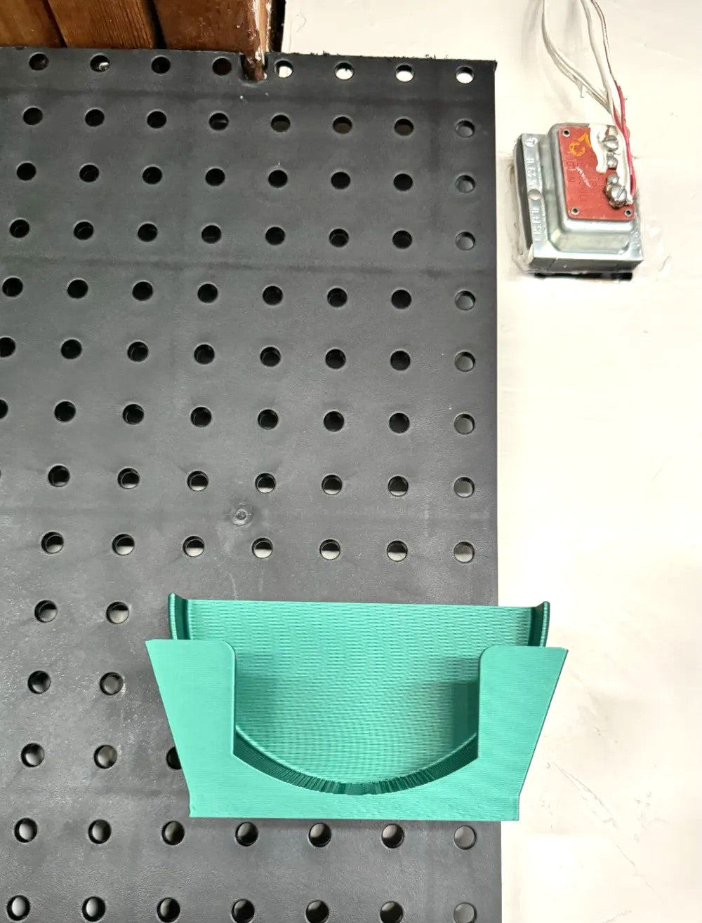 Milwaukee M18 Pegboard Sander Mount – Convenient & Secure Storage Solution