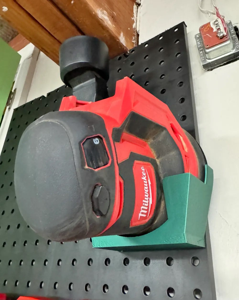Milwaukee M18 Pegboard Sander Mount – Convenient & Secure Storage Solution