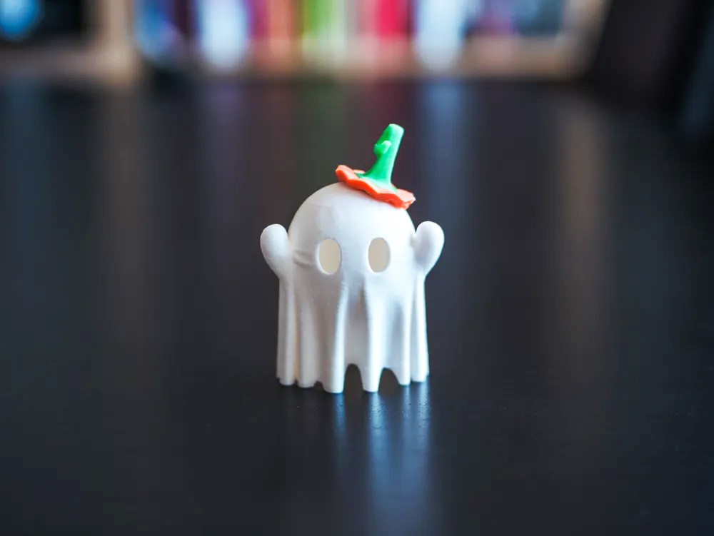 Cute Spooky Ghost with Pumpkin Hat Keychain - Adorable Halloween Accessory