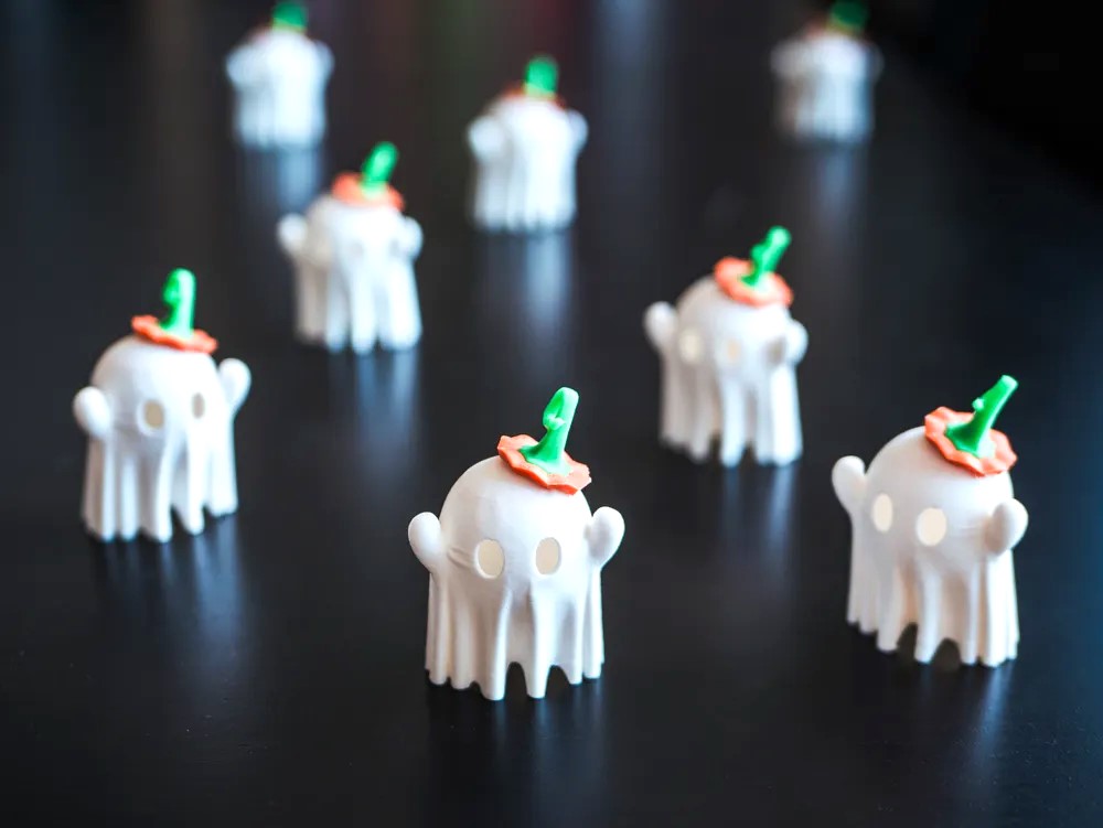 Cute Spooky Ghost with Pumpkin Hat Keychain - Adorable Halloween Accessory