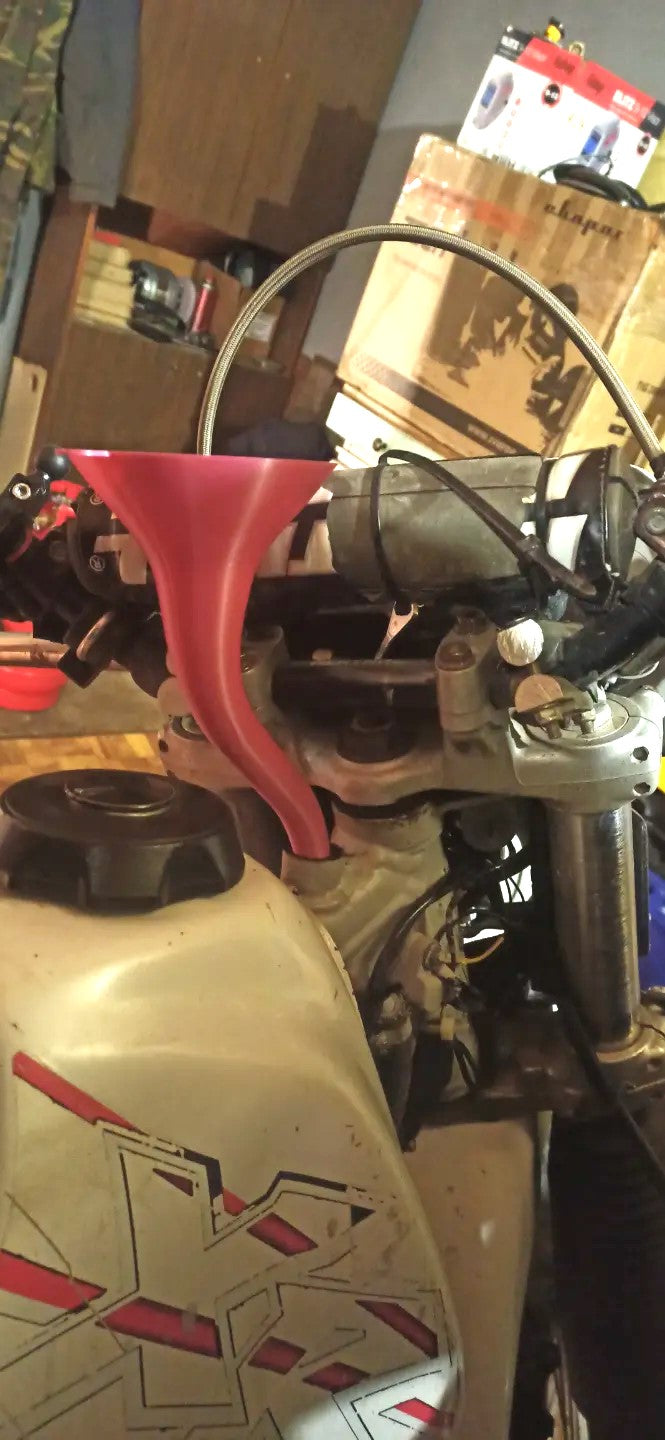 Curved Funnel for Filling Oil into a Motorcycle – Flexible, Easy-Pour Funnel