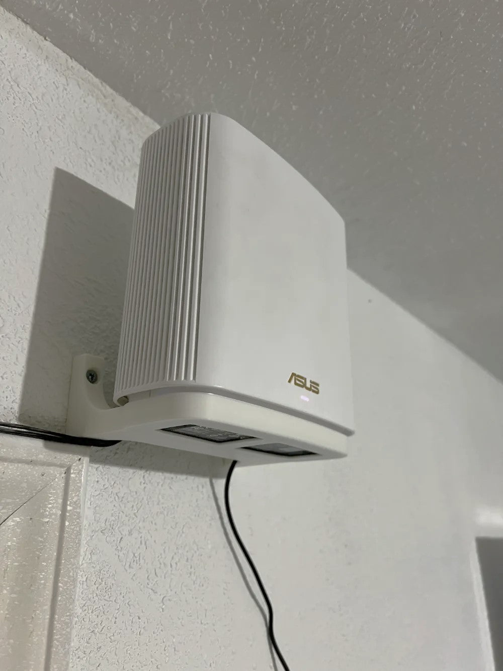 Wall Holder Bracket for ASUS ZenWiFi AX6600 – Space-Saving Wall Mount Solution