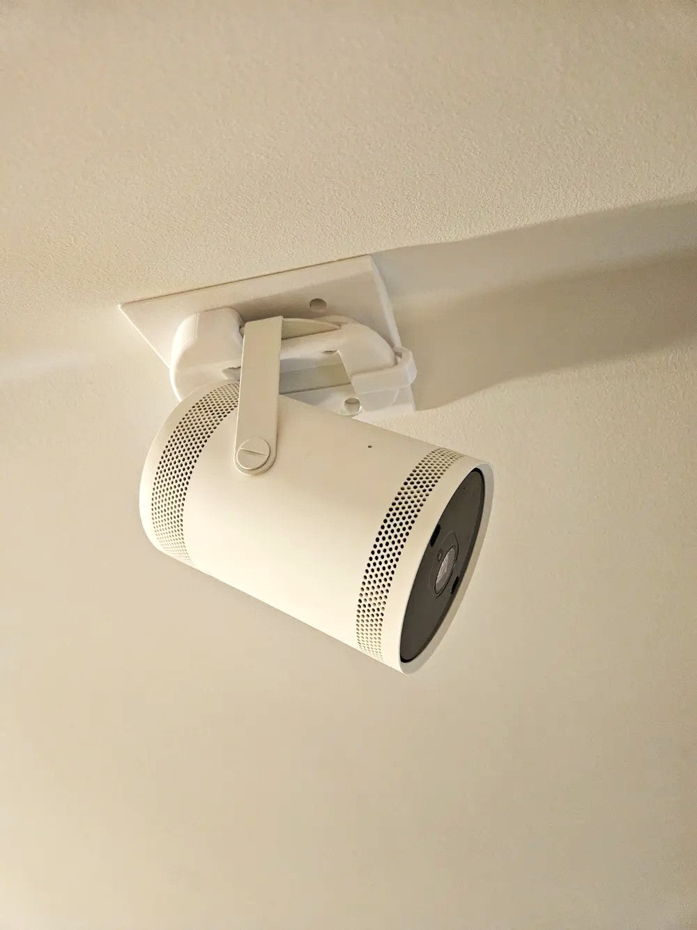 Samsng Projector Freestyle Wall or Ceiling Mount – Plastic | Durable Mount