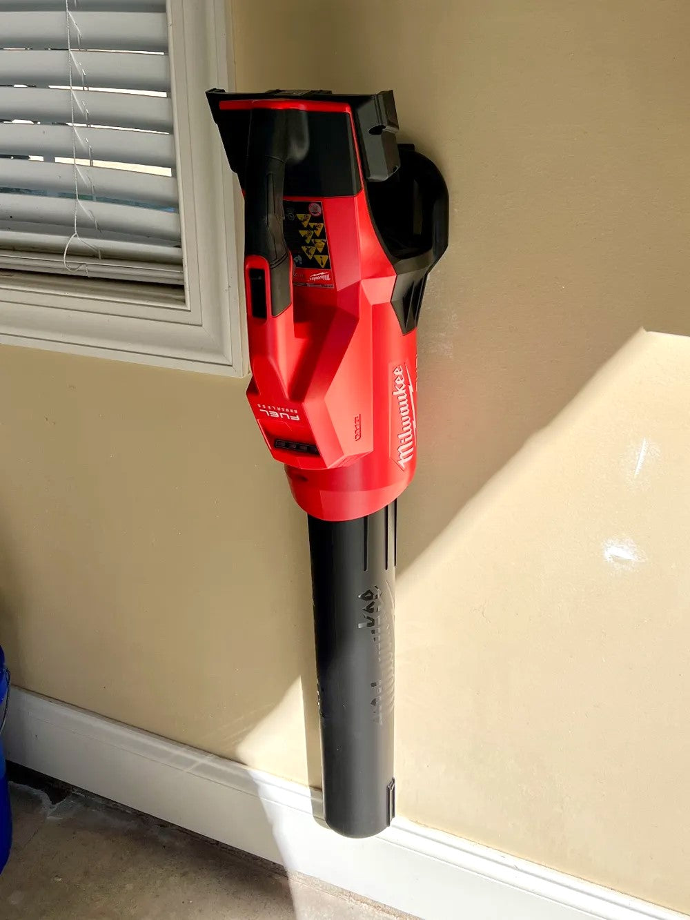 Milwaukee M18 Blower Dual Battery Wall Mount 2824 – Secure Storage - Black