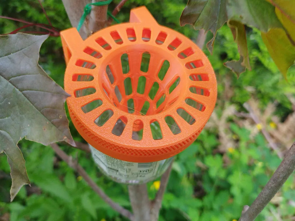 Asian Hornet Trap with Mounting Support – Garden Wasp & Hornet Catcher