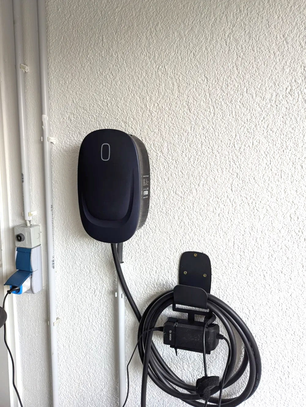 Wall Hanger for BOSCH e-Bike Standard Charger – Sturdy Plastic Mount - Black