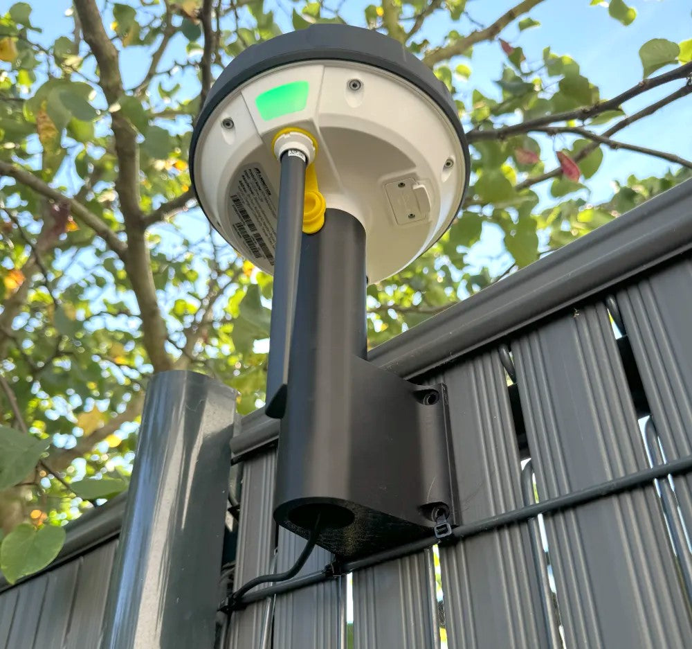 Mammotion LUBA & YUKA RTK Antenna Wall Mount – Secure Holder for Precise GPS