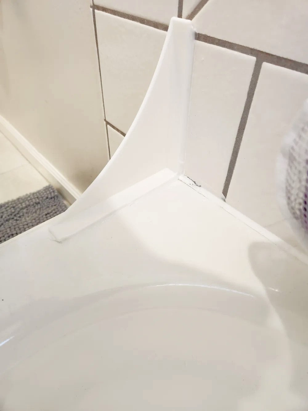 Bathtub Splash Guard - Durable Plastic Water Barrier for a Dry Bathroom