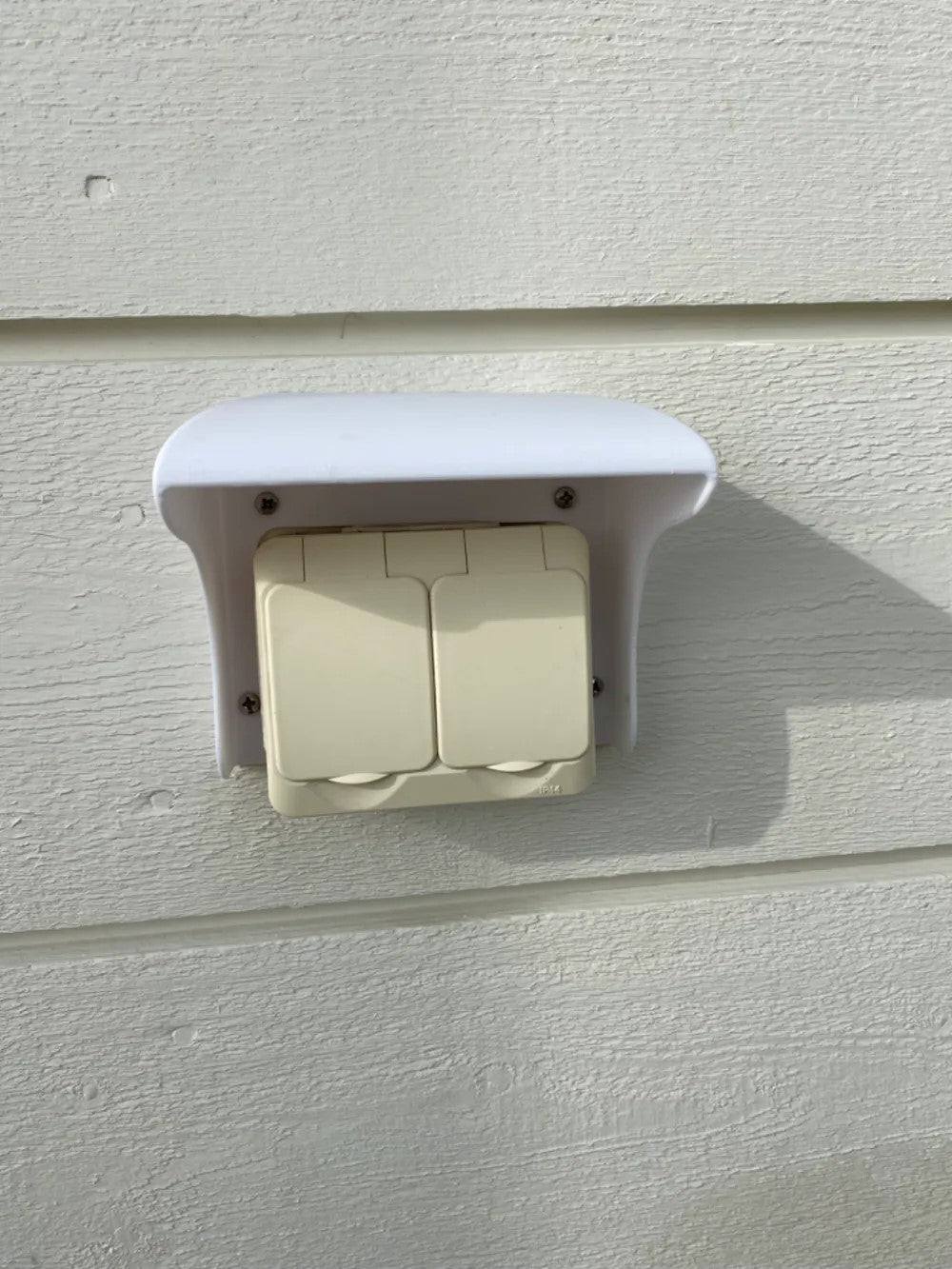 Weatherproof Cover for Outdoor Power Socket and Doorbell – Protective Rain Cover