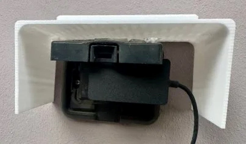Outdoor Power Socket Cover – Rain Shield and Sun Shade for Weather Protection