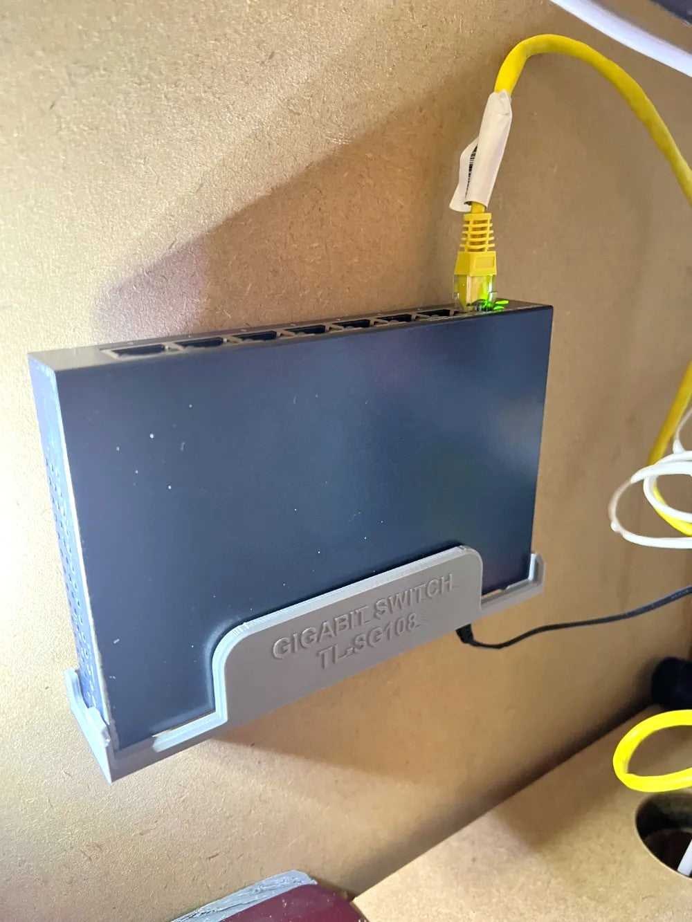TP-Link GS108 Network Wall Mount – Plastic Bracket for Secure and Efficient