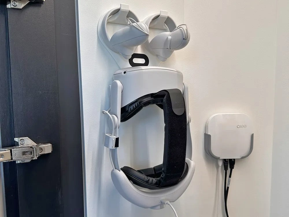 Oculus Quest 2 Wall Mount – Secure Wall Holder for VR Headset and Controllers