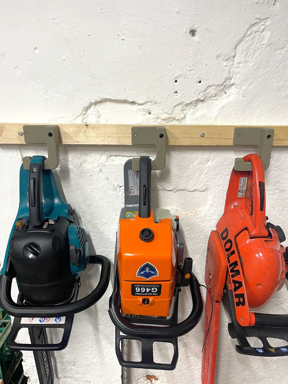 Chain Saw Wall Mount - Heavy Duty Storage Bracket for Chainsaws