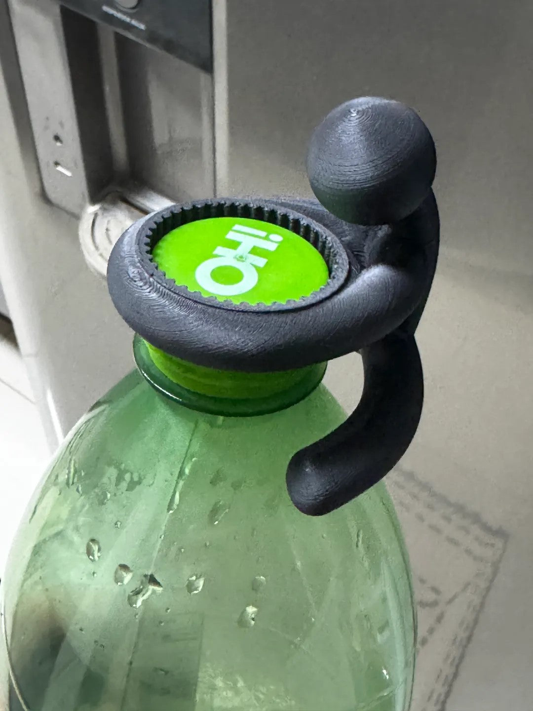 Unscrewing Bottle Opener – Multi-Purpose Twist Cap Remover for Jars, Bottles