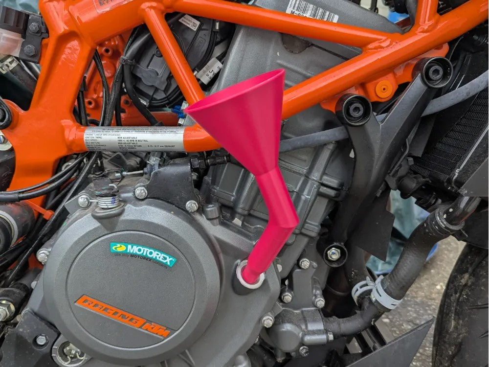 Motorcycle Oil Funnel – Compact and Easy-Pour Funnel for Clean Oil Changes
