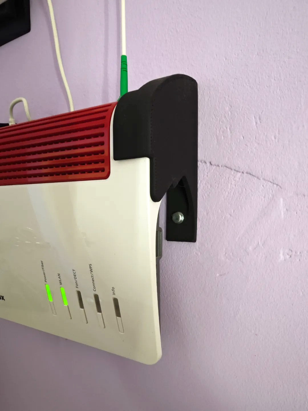 Custom Wall Bracket for Fritz!Box 5590 Fiber – Sturdy and Space-Saving Router