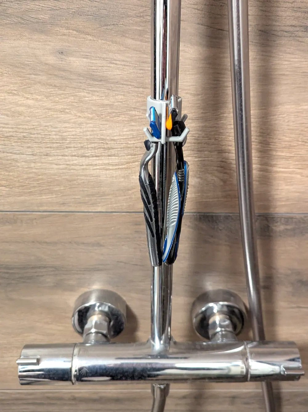 Shower Rail Razor Holder – Adjustable Clip-On Bathroom Organizer In Multi Sizes