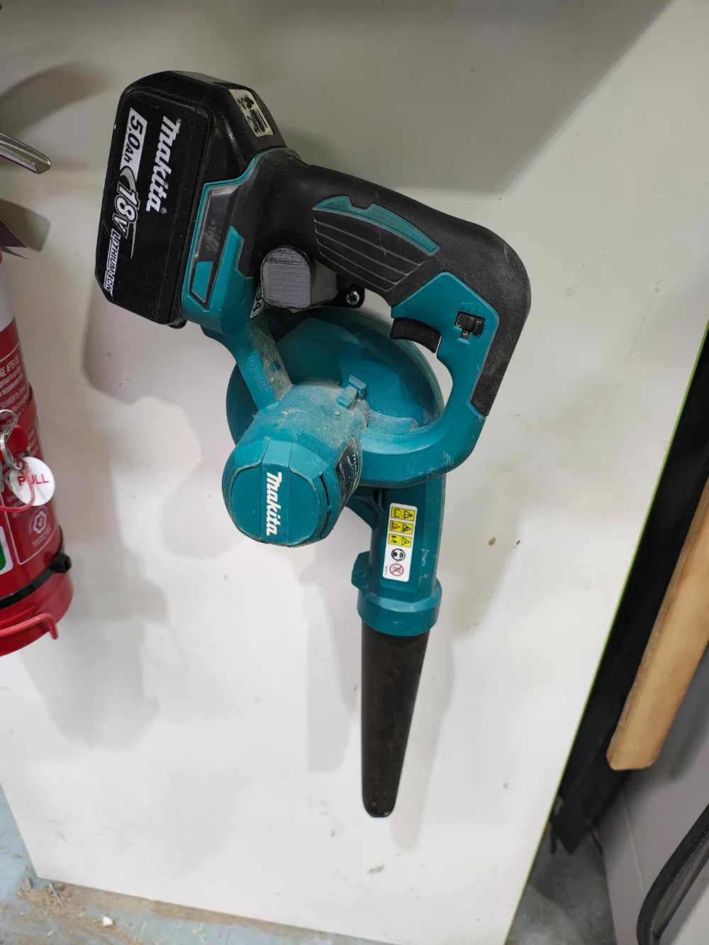 Makita Blower Wall Mount Holder – Durable Storage Rack for Garage or Workshop