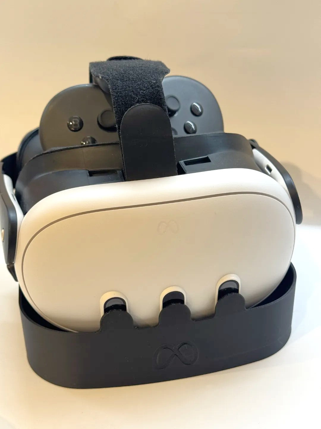 Meta Quest 3 Privacy + Controller Stand – Compact and Privacy Cover for VR Box