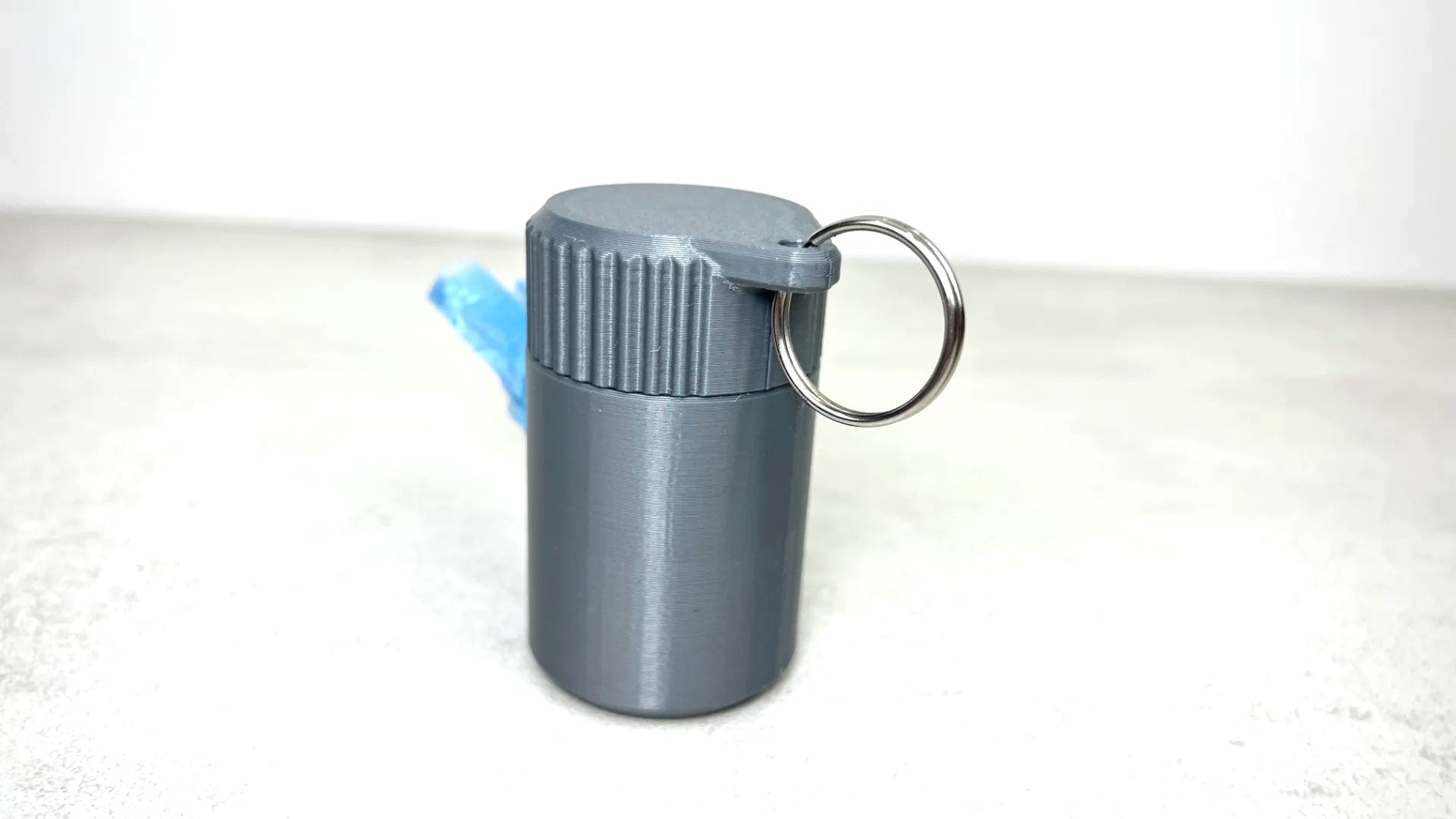 Portable Dog Poo Bag Carrier Dispenser for Keychain – Compact & Convenient Waste Bag Holder