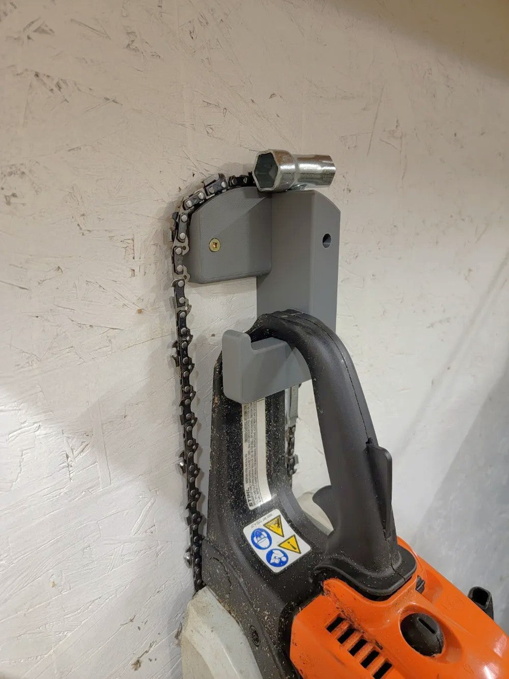 Chainsaw Holder Station - Heavy Duty Storage Stand for Chainsaws