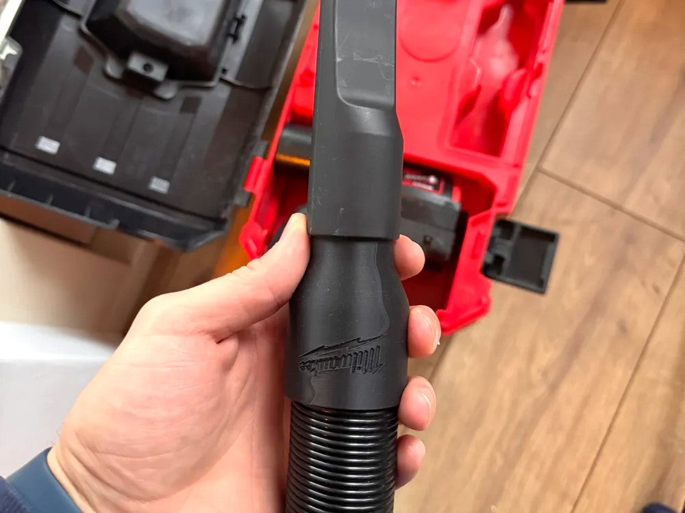 Milwaukee M18 Vacuum Hose Adapter – Secure Fit for Efficient Dust Collection