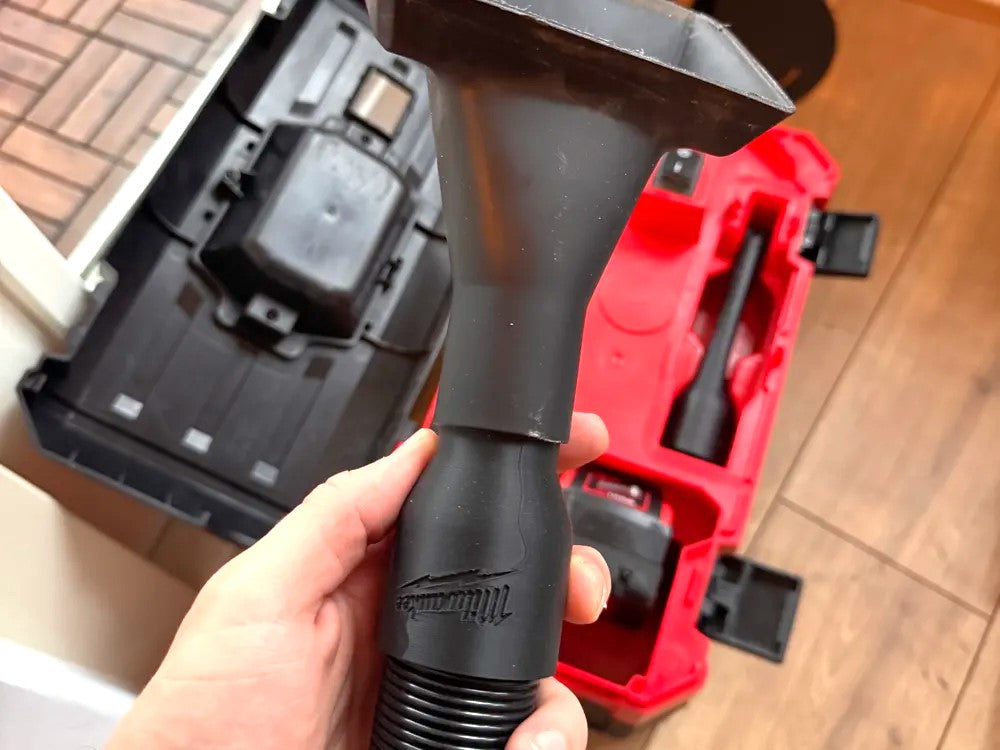 Milwaukee M18 Vacuum Hose Adapter – Secure Fit for Efficient Dust Collection