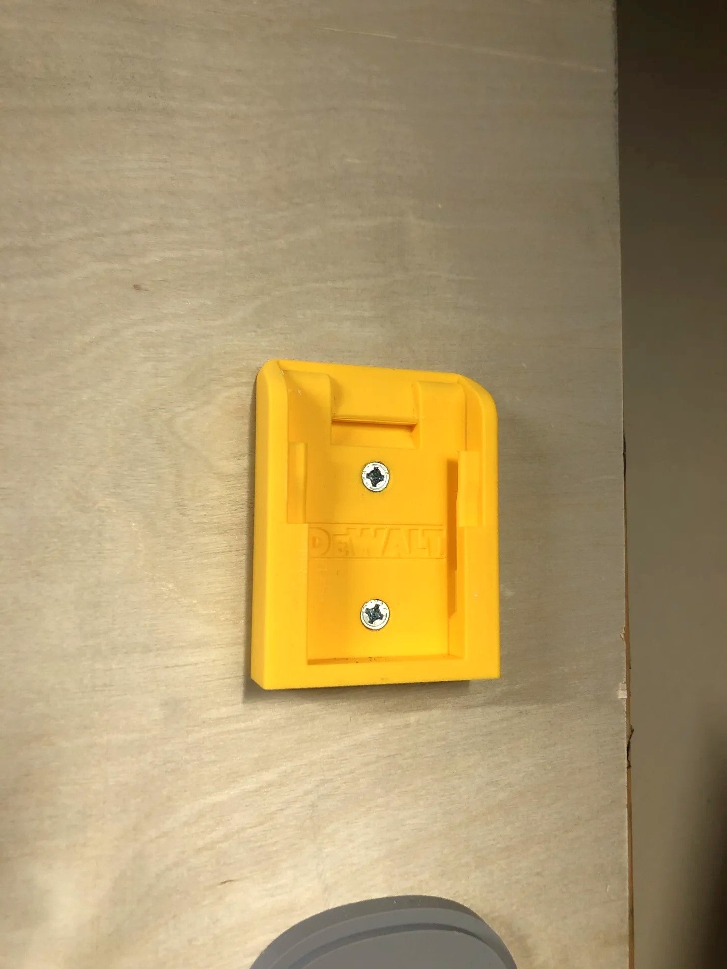 DeWalt Battery Holder (18V, 20V) – Secure Wall Mount Storage - Wall Mounted