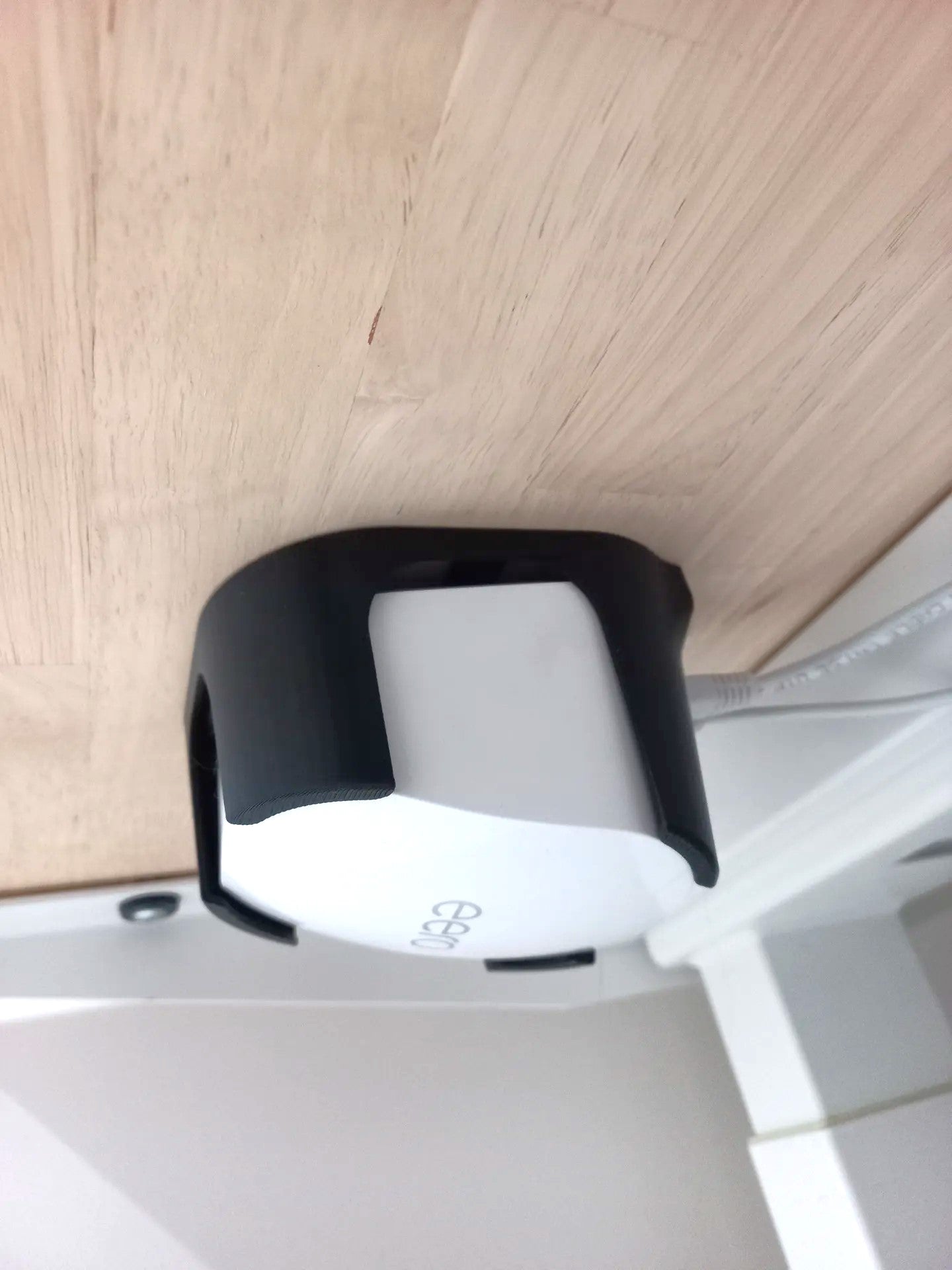 Eero 6+ Wall Mount – Sturdy Plastic Bracket for a Clean and Space-Saving Mount