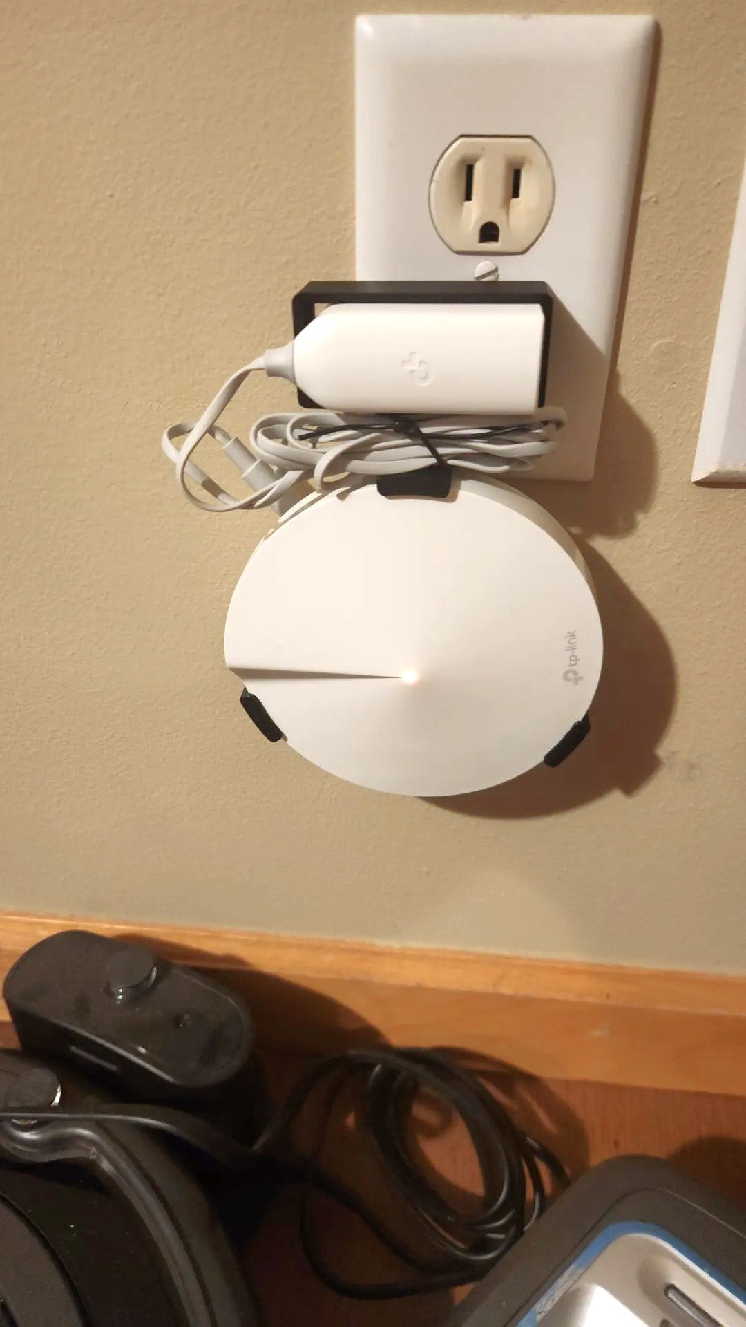 TP-Link Deco M5 Outlet Mount for Socket – Wall Plug Holder for Clean Setup