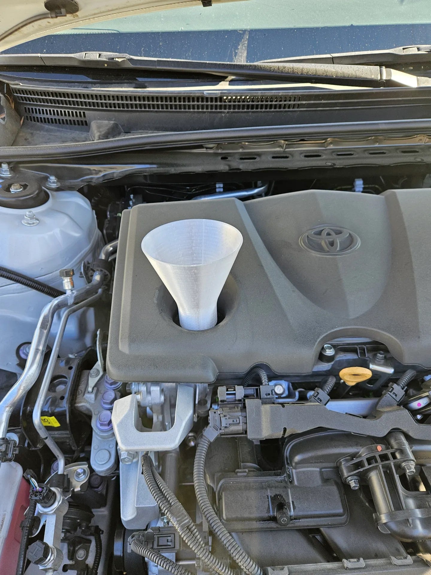 Toyota Screw-On Oil Funnel – Secure Fit Engine Oil Funnel for Easy No-Mess Refills