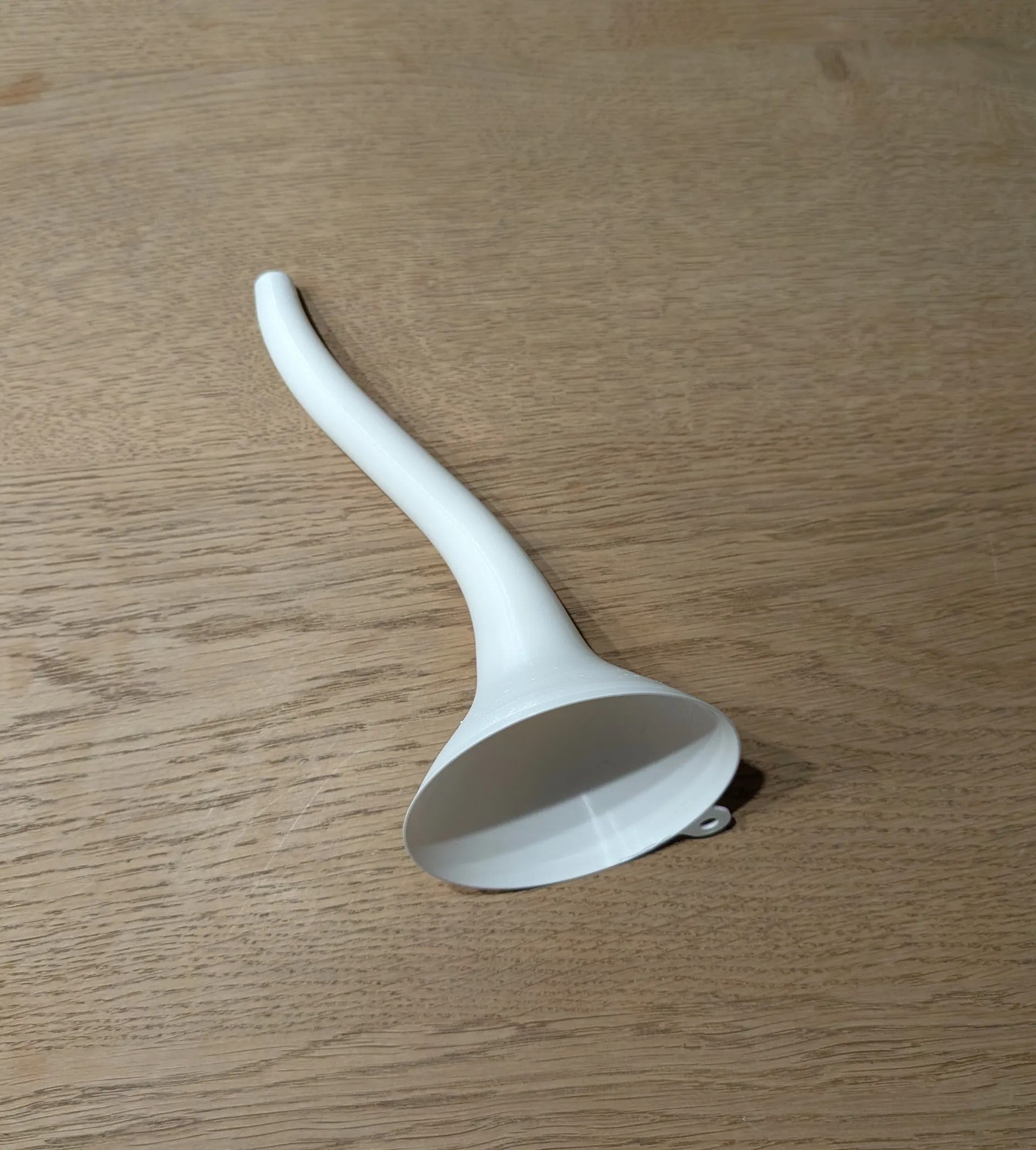 Curved Funnel for Filling Oil into a Motorcycle – Flexible, Easy-Pour Funnel