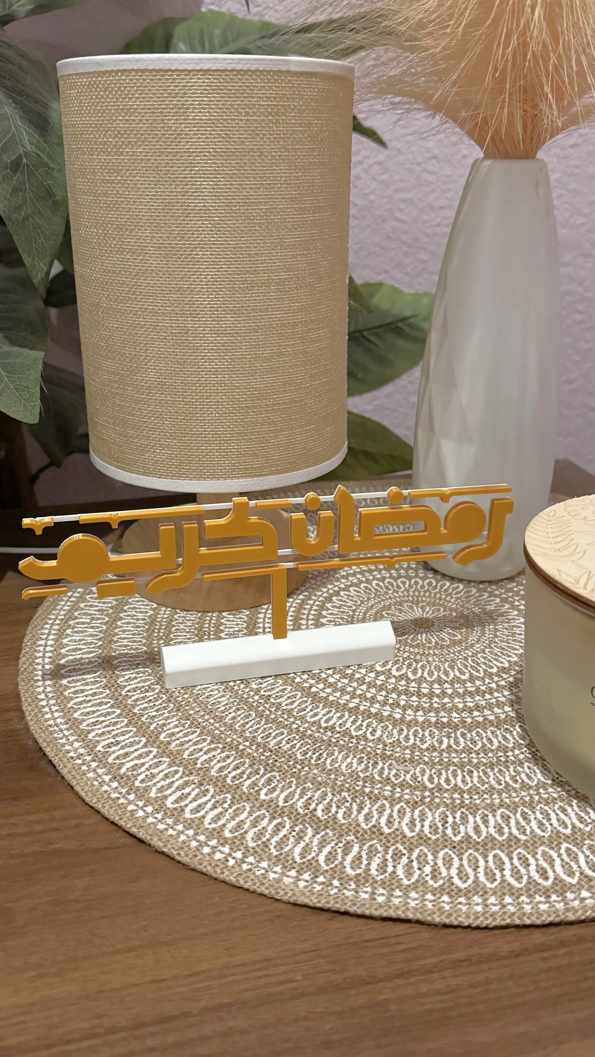 Ramadan Kareem Arabic Style Table Decor – Elegant Gold & White Islamic Decoration
