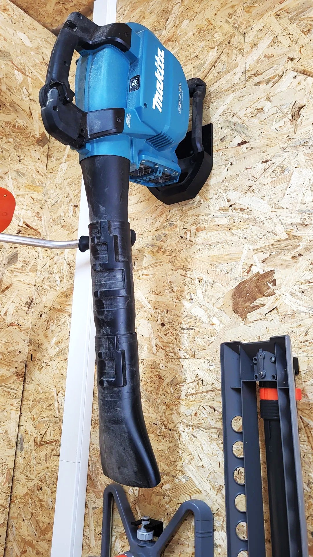 Makita DUB363 Wall Mount – Secure Storage for Your Blower - Durable Wall Mount