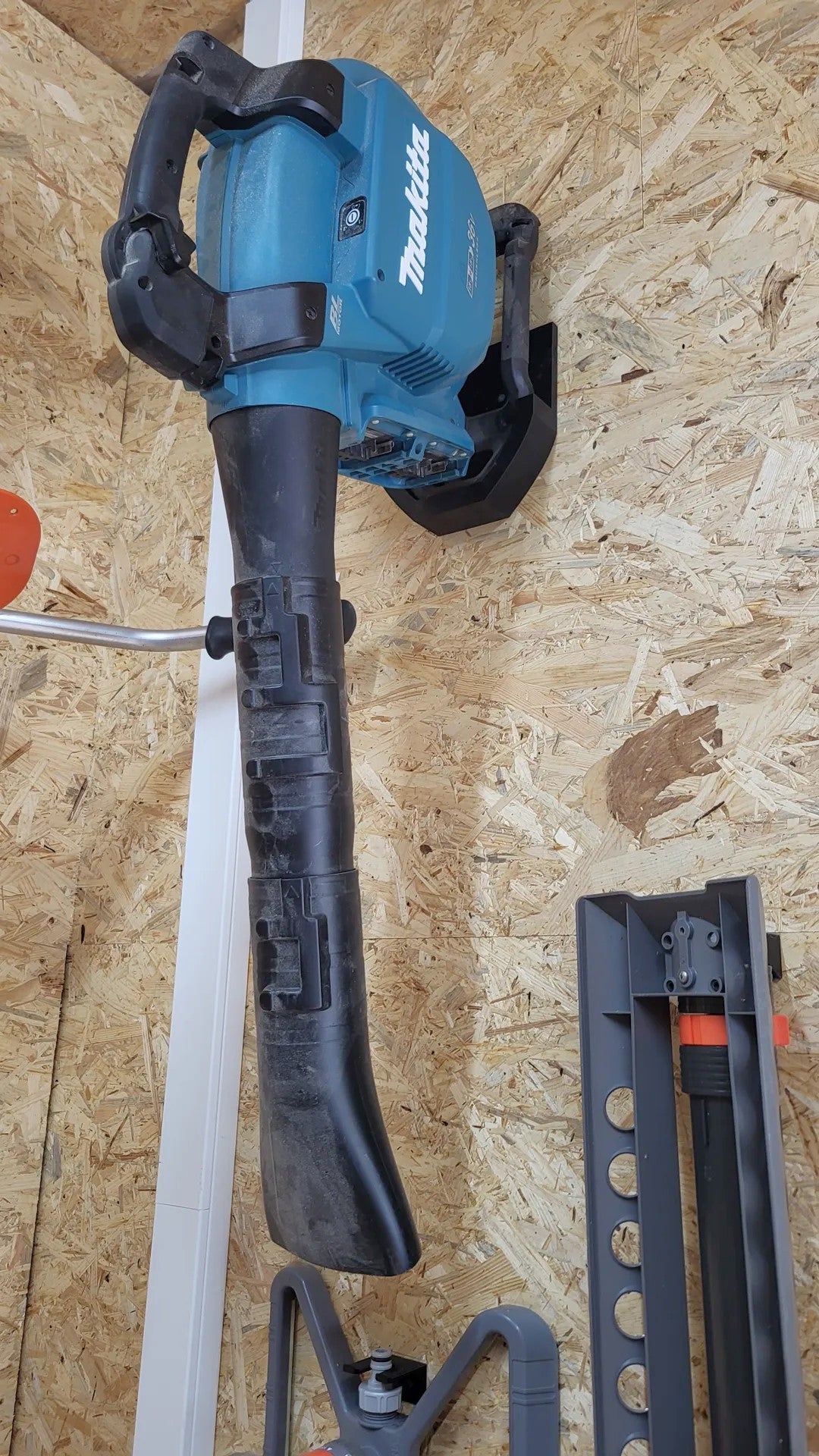 Makita DUB363 Leaf Blower, Vacuum Wall Mount – Custom Holder for 18V X2 Tools