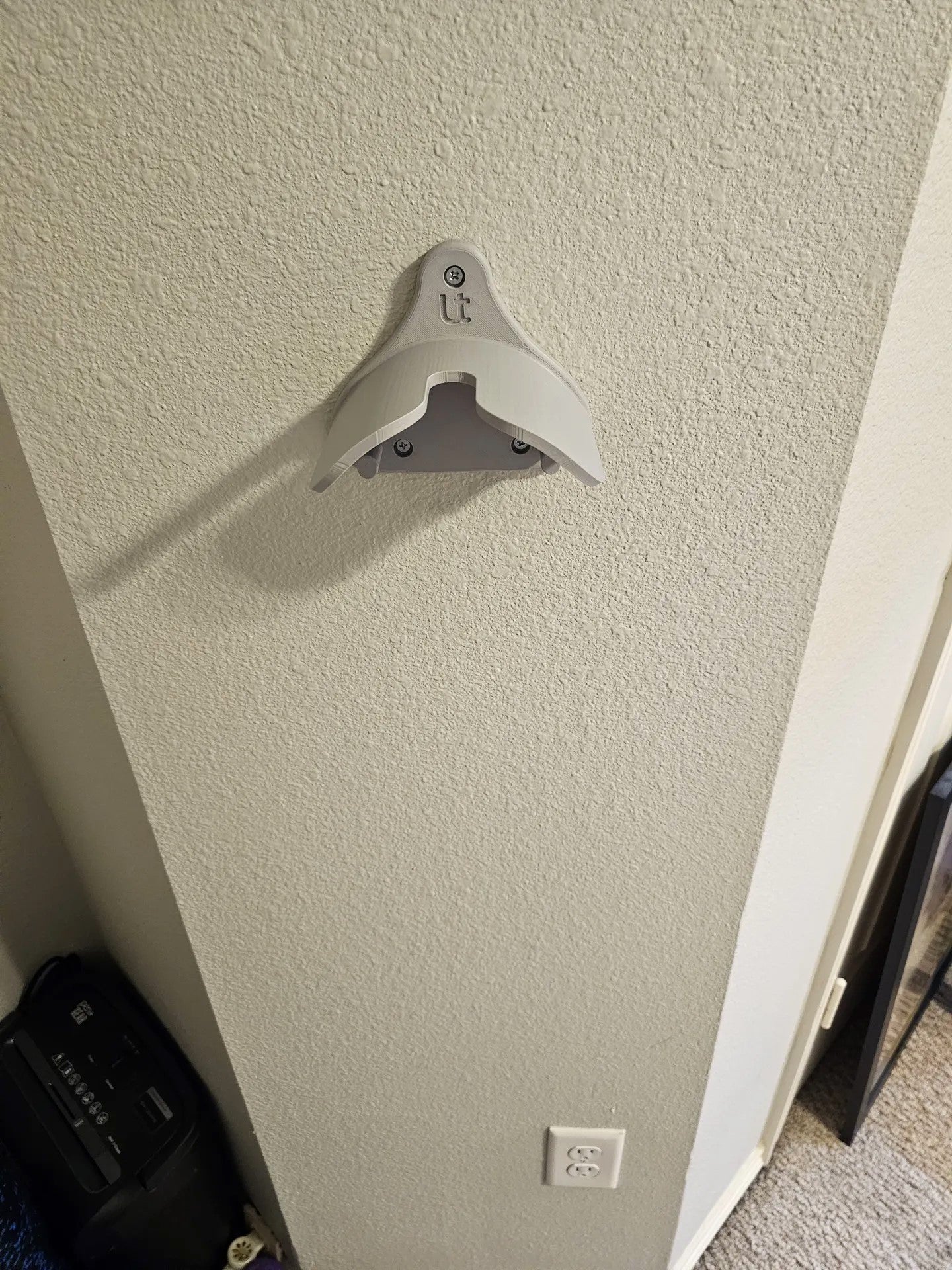 Oculus Meta Quest 2 and 3 Wall Mount – Space-Saving Wall Holder for VR Headsets