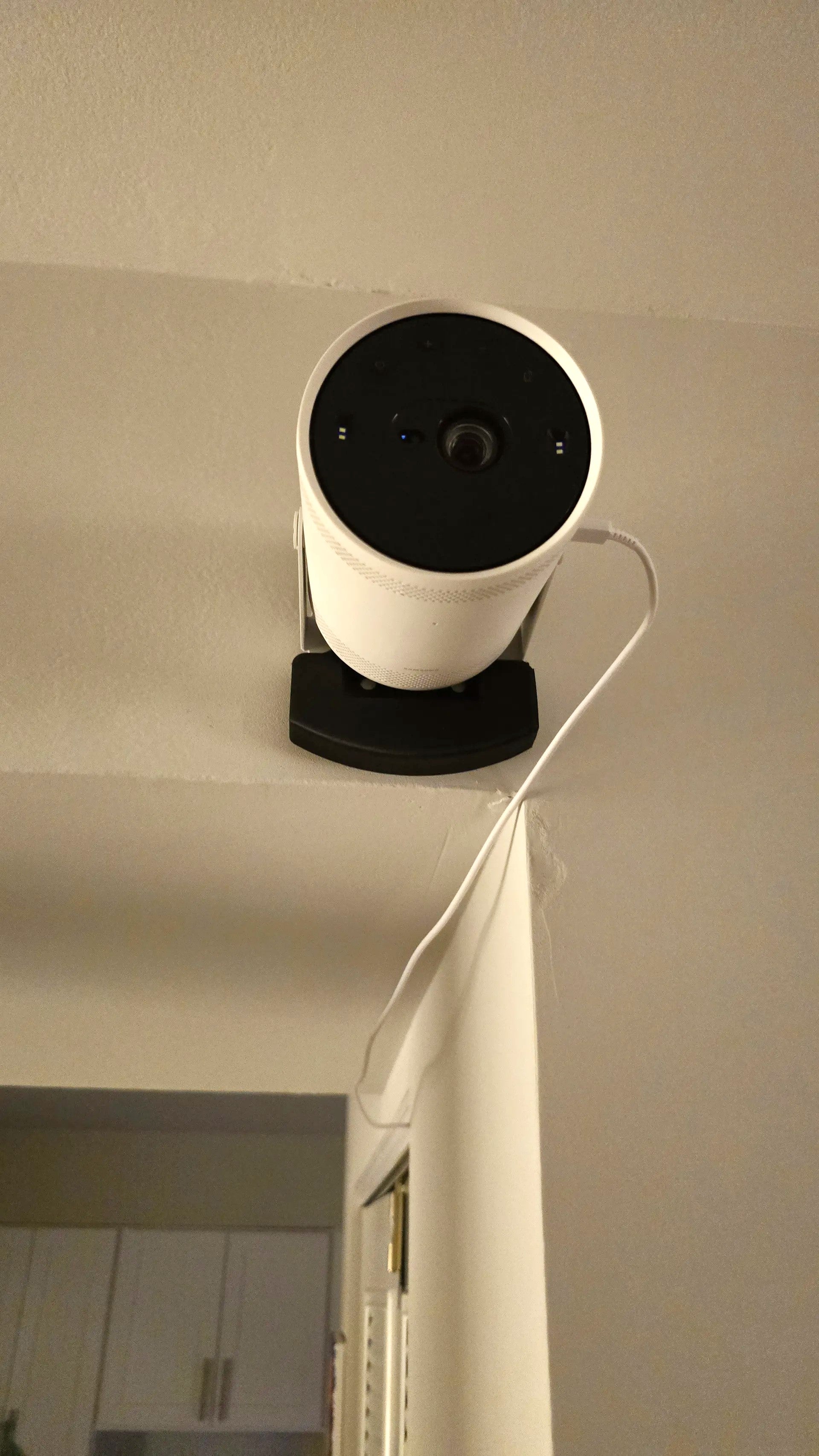 Samsng Projector Freestyle Wall or Ceiling Mount – Plastic | Durable Mount