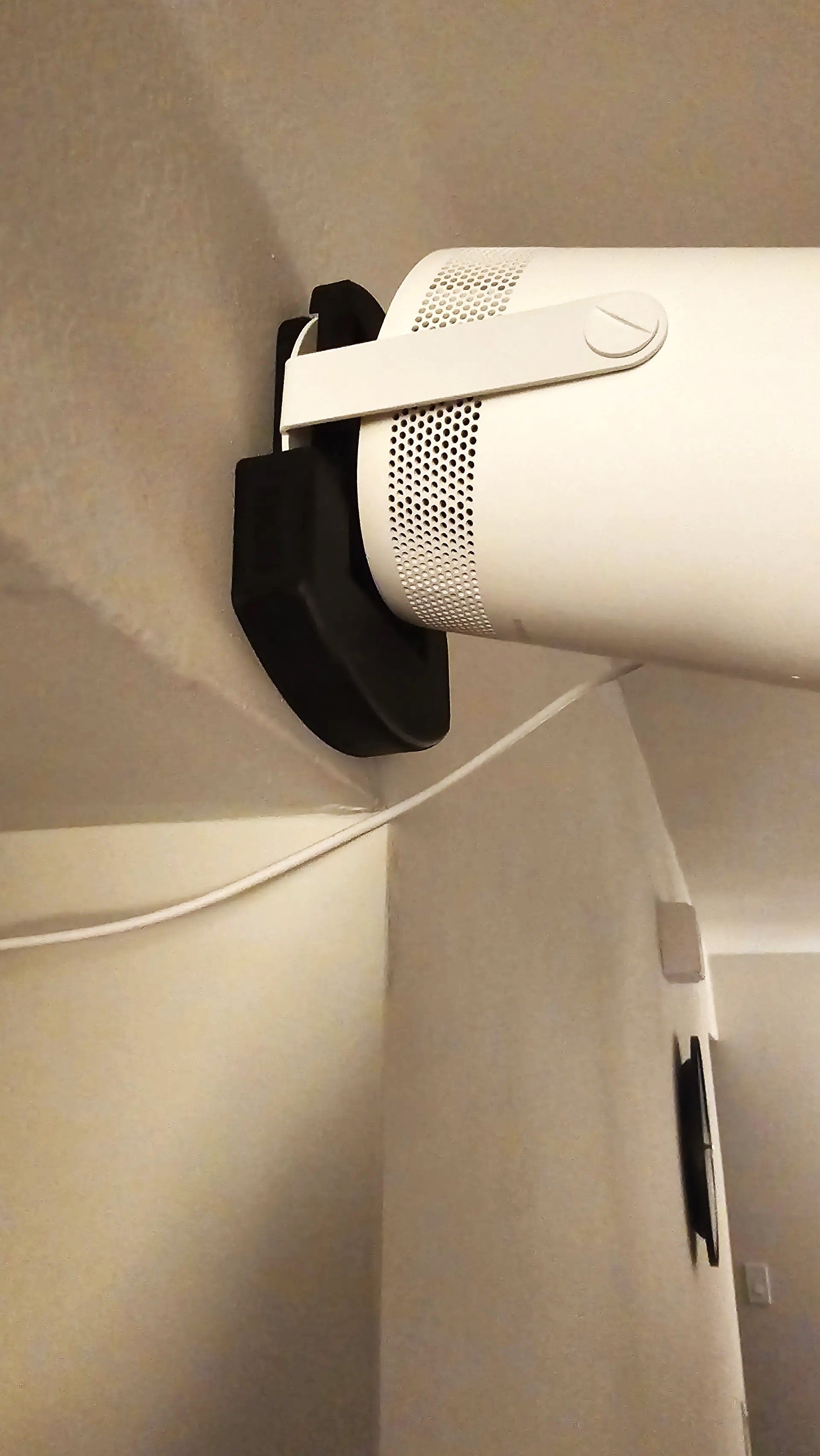 Samsng Projector Freestyle Wall or Ceiling Mount – Plastic | Durable Mount