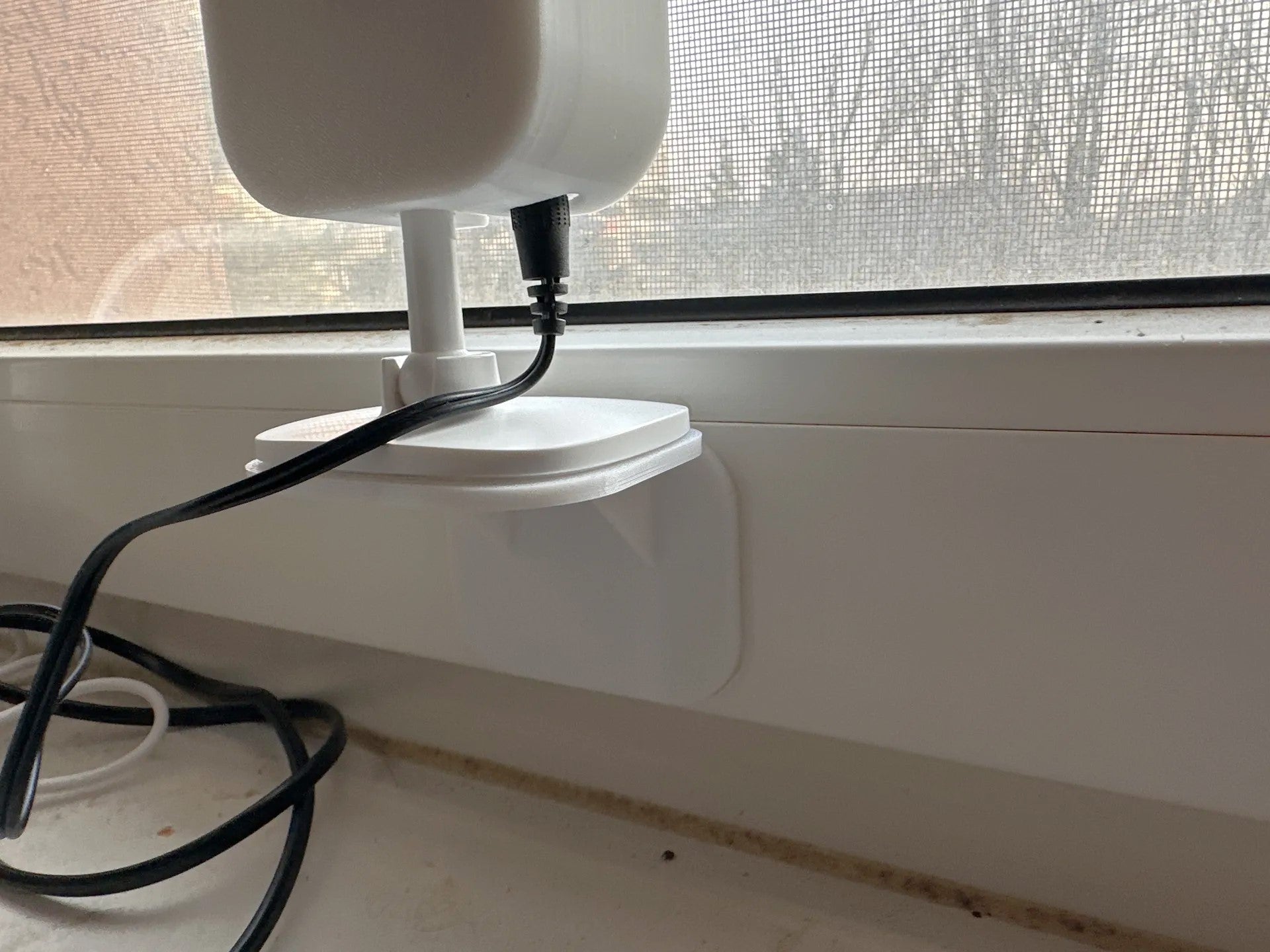 Wall & TV Mount for Tapo Security Cameras – For Living Room Setup Behind TV