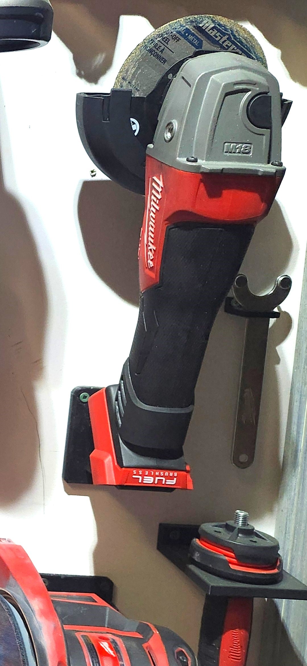 Milwaukee M18 Grinder Upright Mount – Secure & Space-Saving Tool Storage