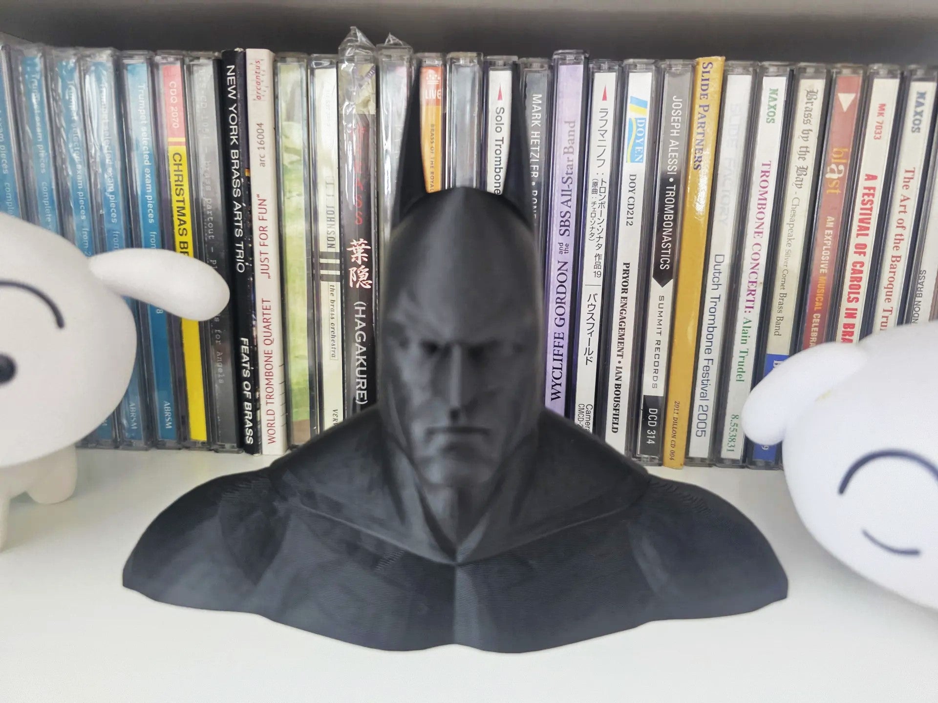 Batman Bust – Iconic Superhero Desktop Display Figure for Home Decor Table Decor
