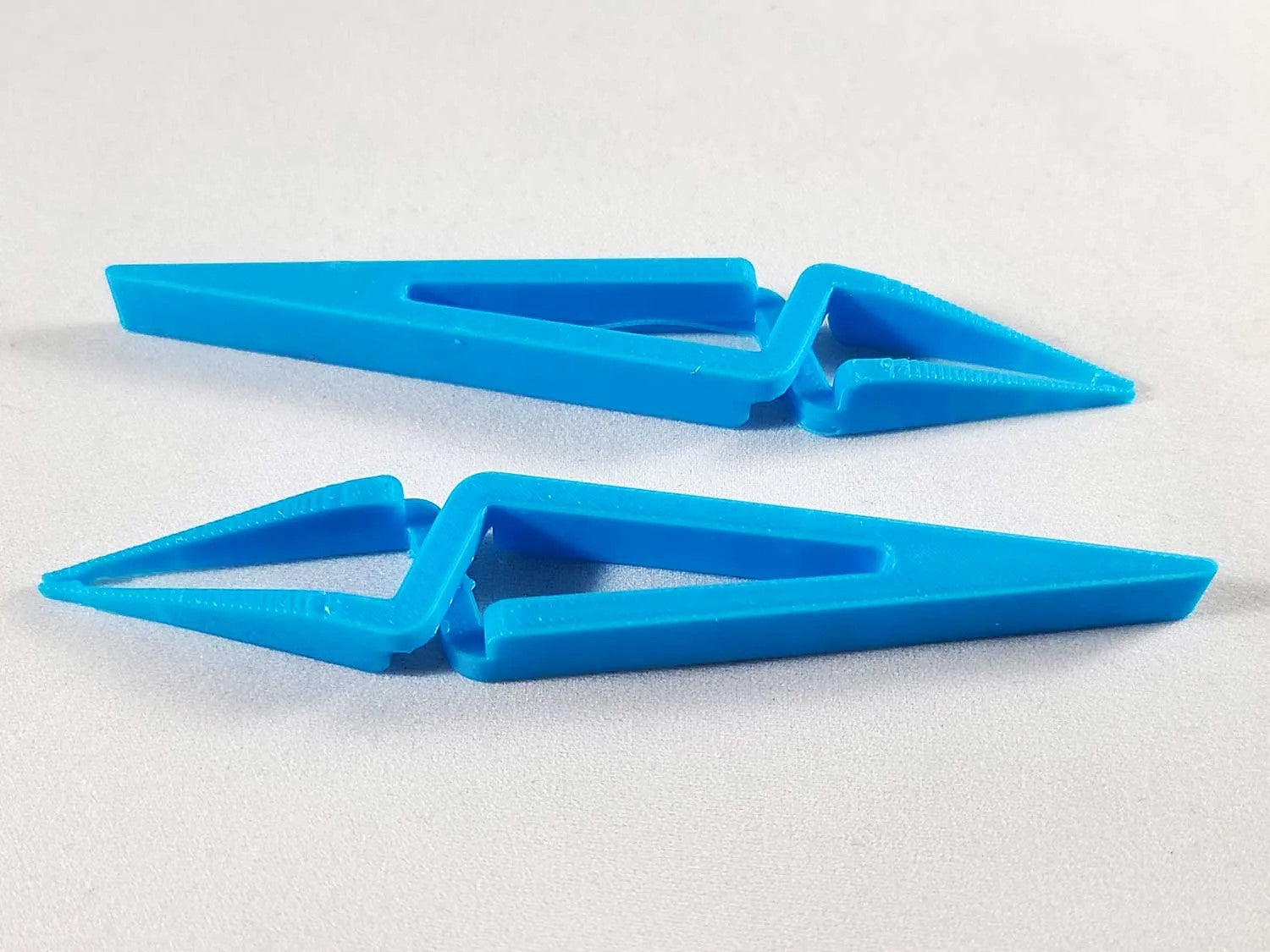 Self-Locking Cross Tweezer - Precision Tool for Picking Small Items