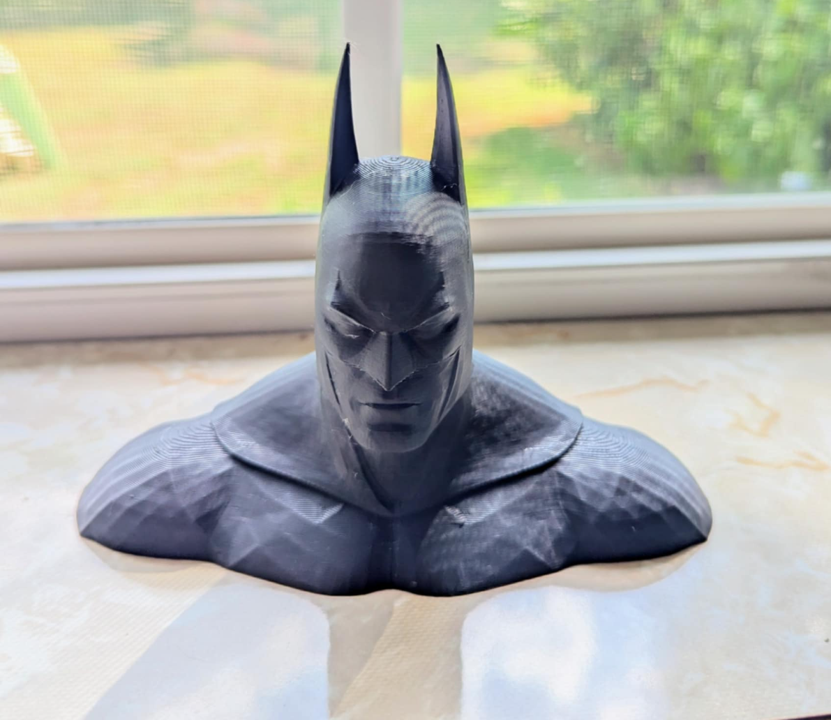 Batman Bust – Iconic Superhero Desktop Display Figure for Home Decor Table Decor