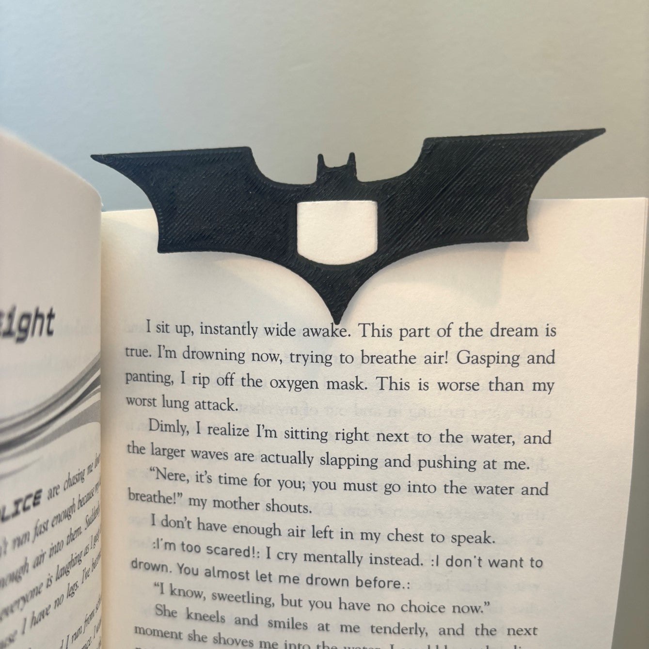 2 Pcs Dark Knight Batarang Bookmarks – Heroic Page Holders for Comic Fans -Black