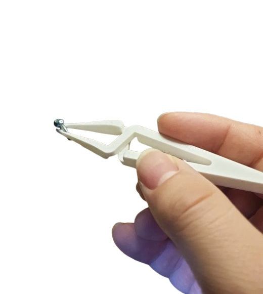Self-Locking Cross Tweezer - Precision Tool for Picking Small Items