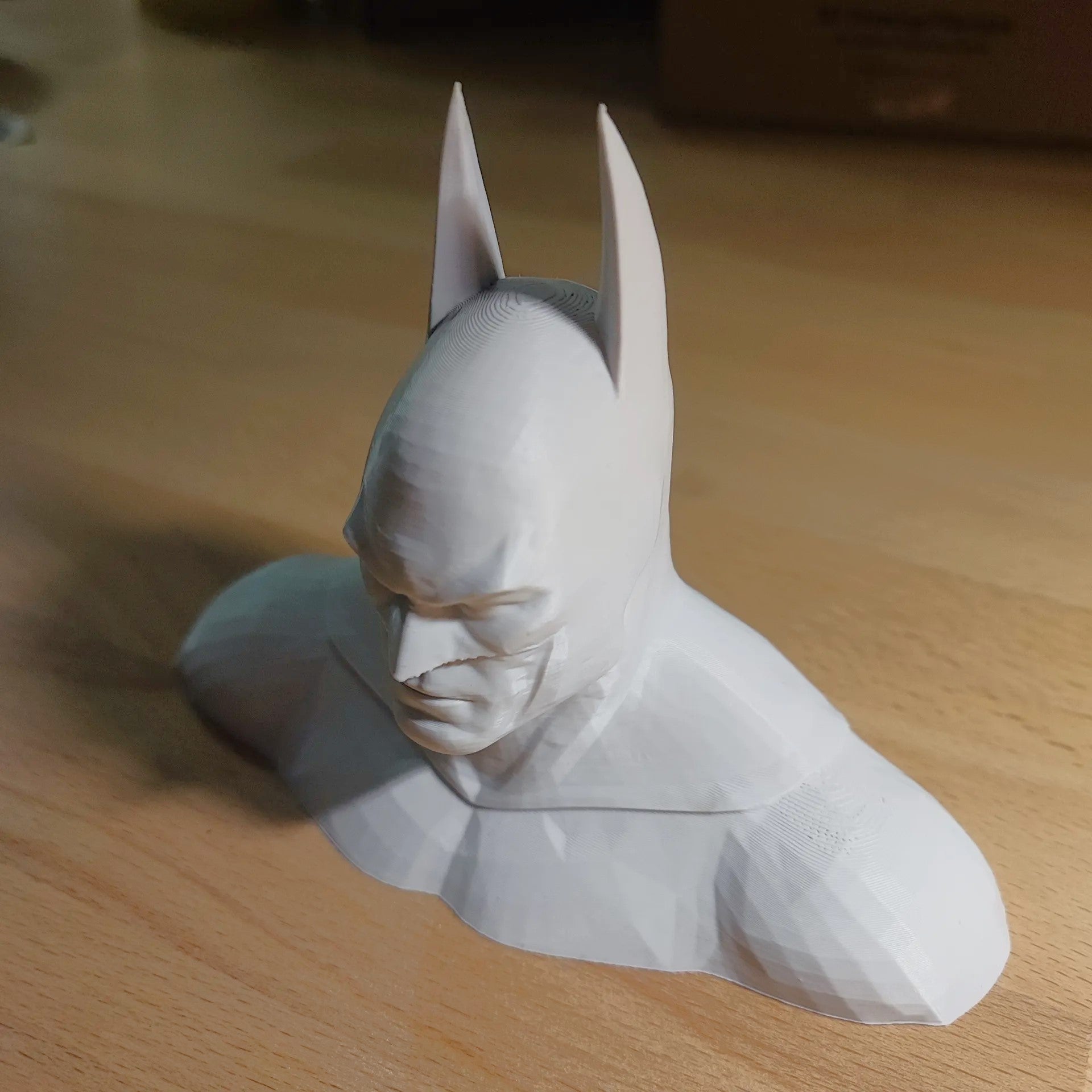 Batman Bust – Iconic Superhero Desktop Display Figure for Home Decor Table Decor